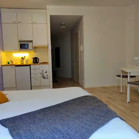 Stylish 30m2 Studio In City Center 아파트 *